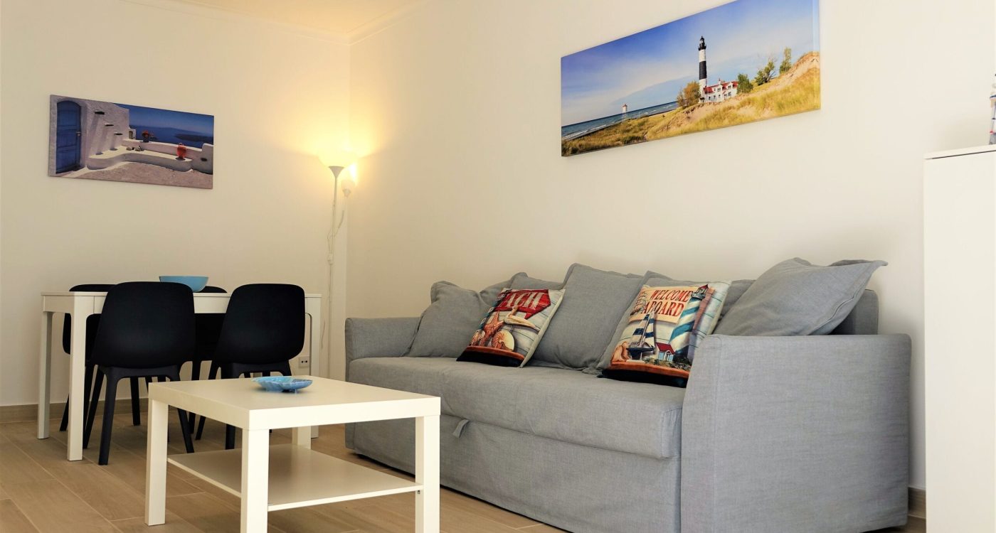 Sala de estar com zona de refeições — Apartamento Costa Azul, Altura