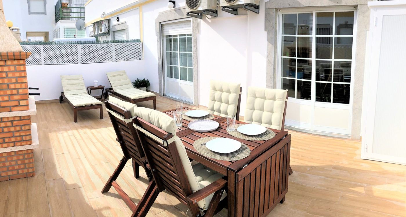 Terraço com zona de refeições ao ar livre — Apartamento Costa Azul, Altura